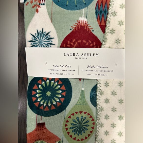 Laura Ashley super soft reversible plush NWT - Picture 3 of 3